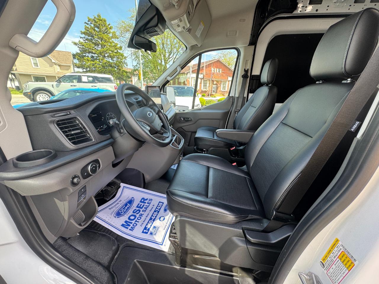 Ford Transit Cargo Van T-250 148" Med Rf 9070 GVWR RWD 2025