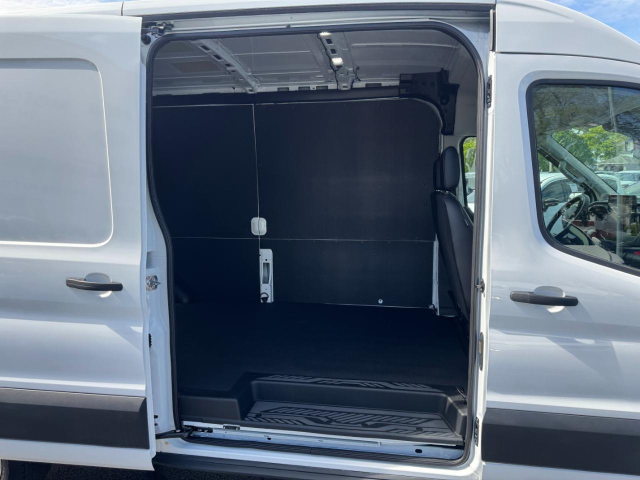 Ford Transit Cargo Van T-250 148" Med Rf 9070 GVWR RWD 2025