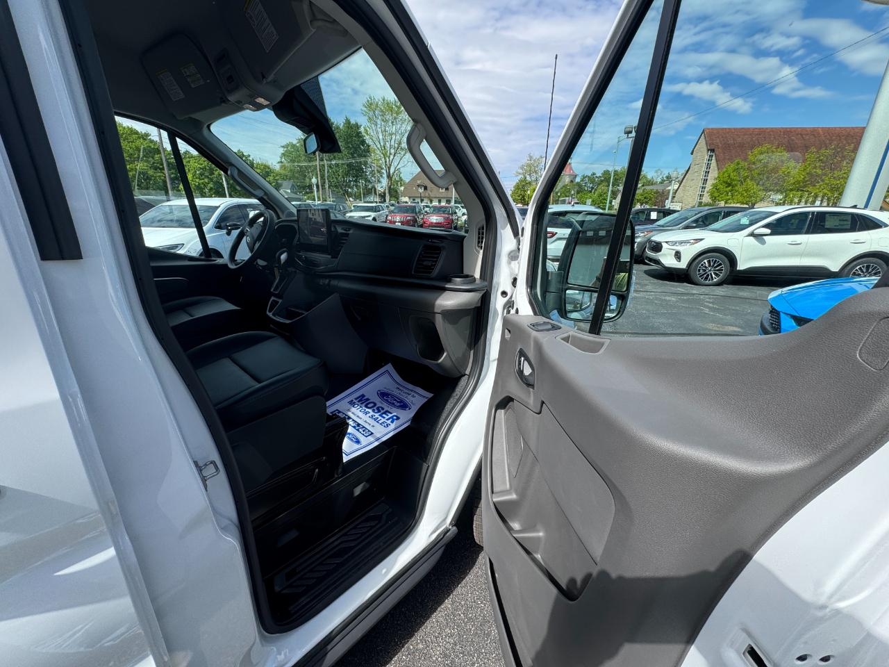 Ford Transit Cargo Van T-250 148" Med Rf 9070 GVWR RWD 2025