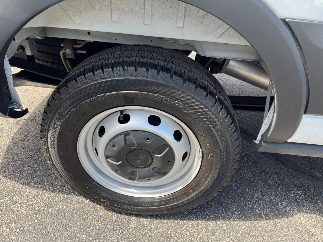 Ford Transit Cargo Van T-250 148" Med Rf 9070 GVWR RWD 2025