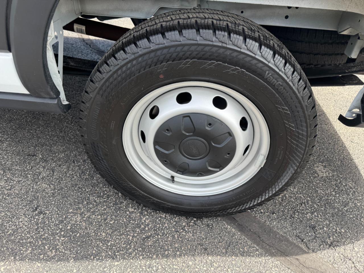 Ford Transit Cargo Van T-250 148" Med Rf 9070 GVWR RWD 2025
