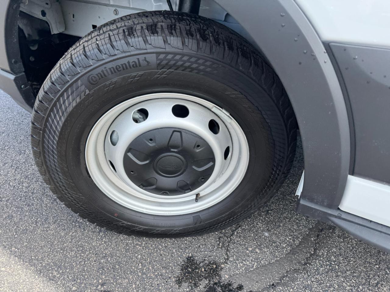 Ford Transit Cargo Van T-250 148" Med Rf 9070 GVWR RWD 2025