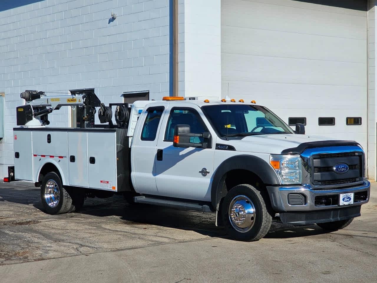 Ford Super Duty F-550 DRW 4WD SuperCab 186" WB 84" CA XLT 2015