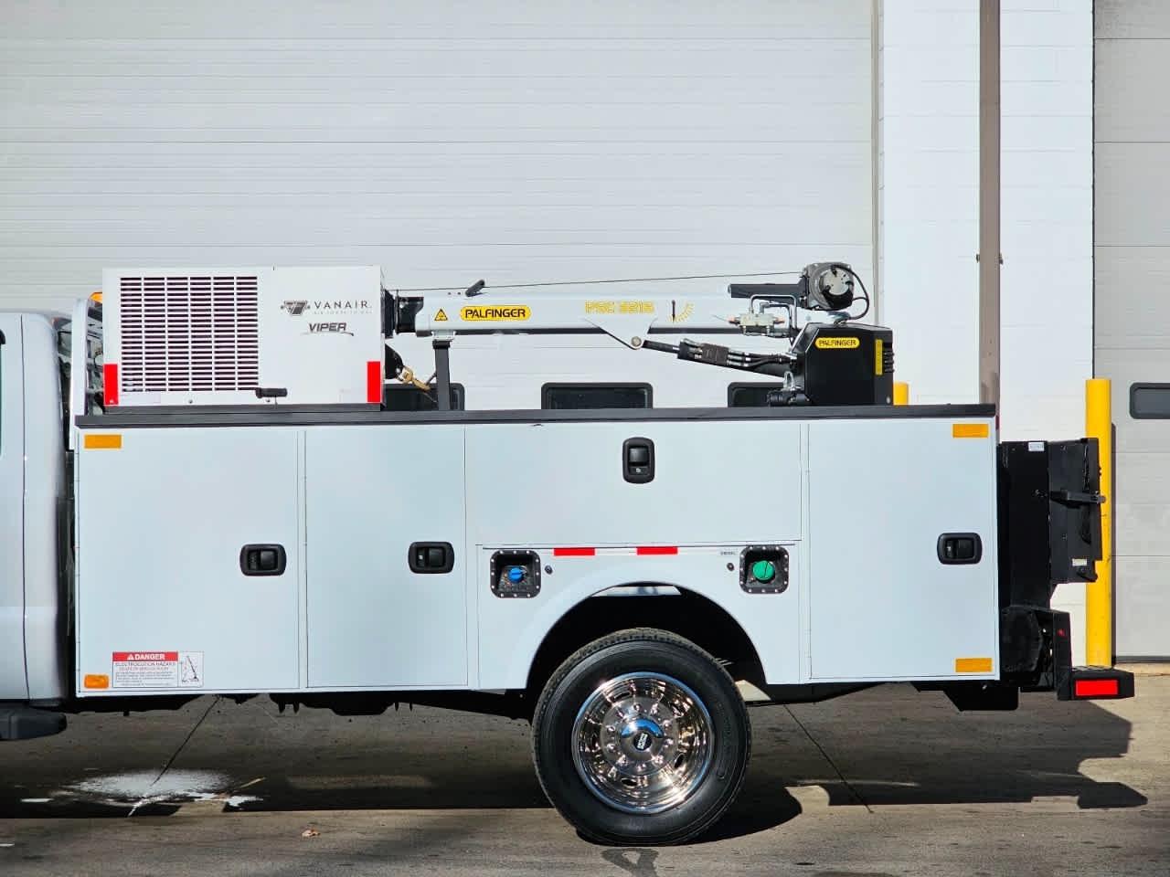 Ford Super Duty F-550 DRW 4WD SuperCab 186" WB 84" CA XLT 2015