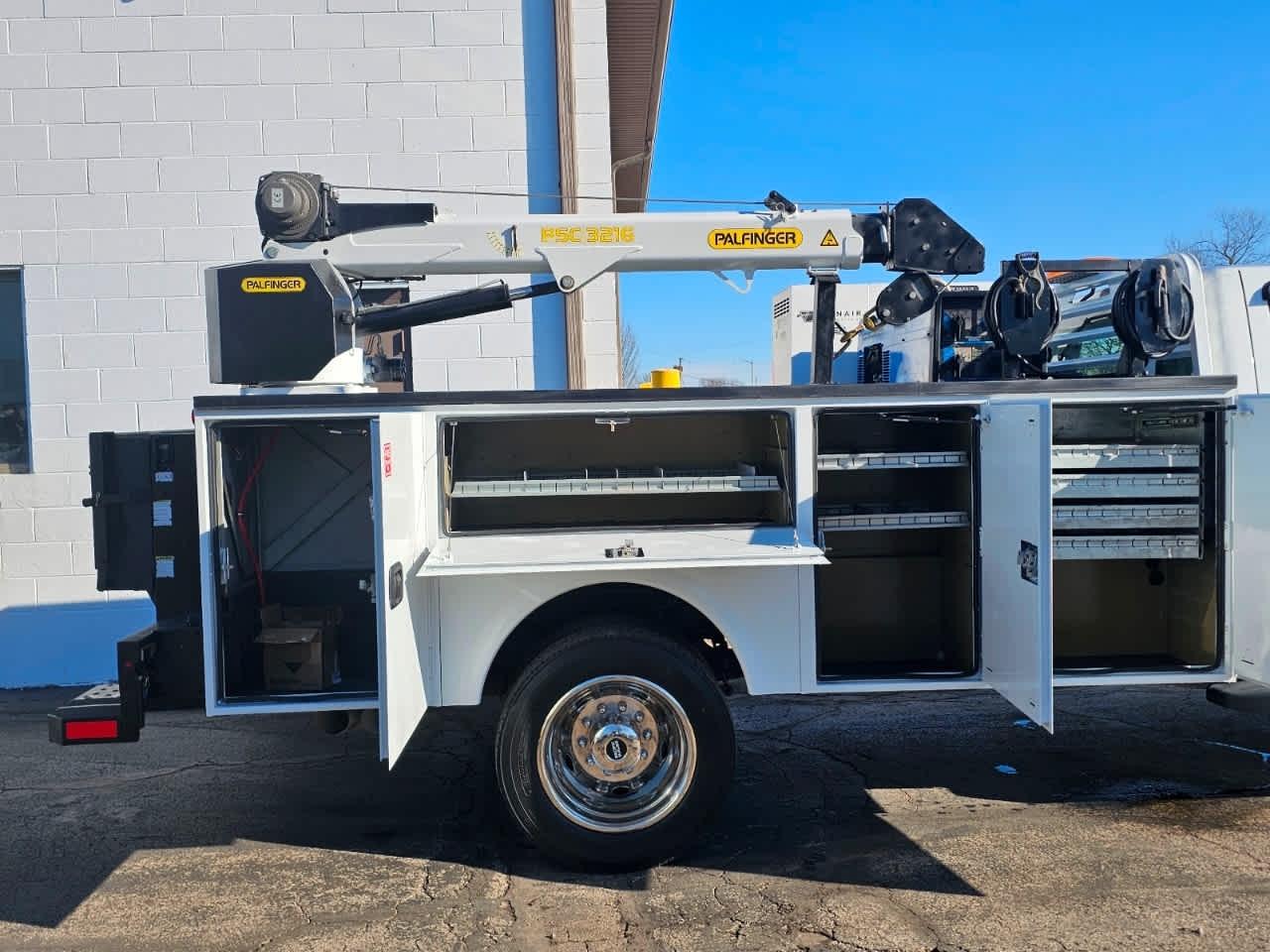 Ford Super Duty F-550 DRW 4WD SuperCab 186" WB 84" CA XLT 2015
