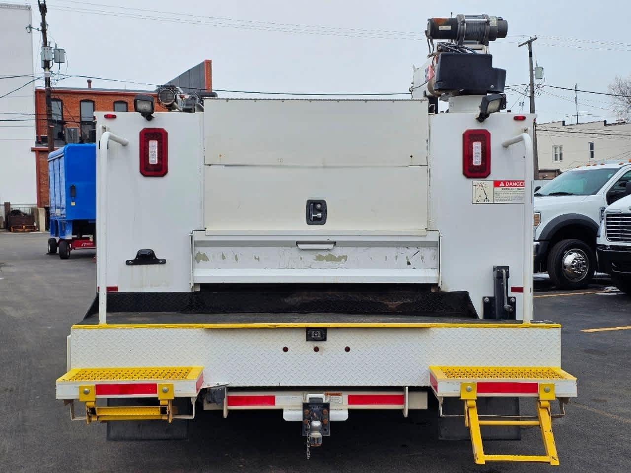 Ford Super Duty F-550 DRW XL 4WD SuperCab 168" WB 60" CA 2019