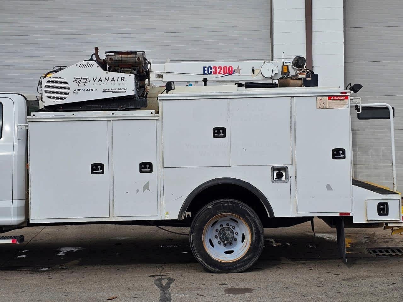 Ford Super Duty F-550 DRW XL 4WD SuperCab 168" WB 60" CA 2019