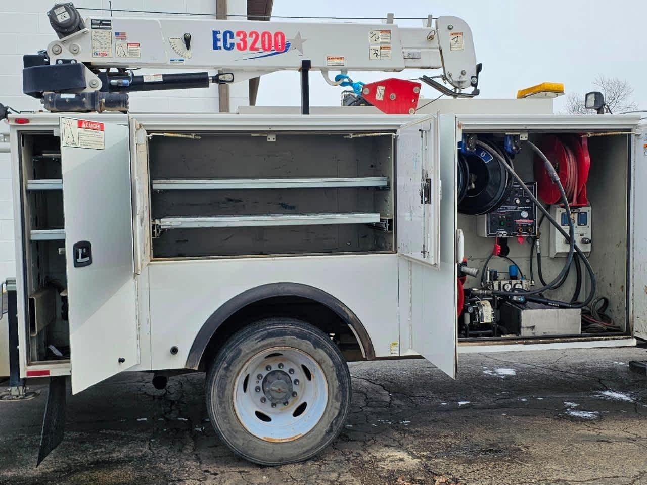 Ford Super Duty F-550 DRW XL 4WD SuperCab 168" WB 60" CA 2019