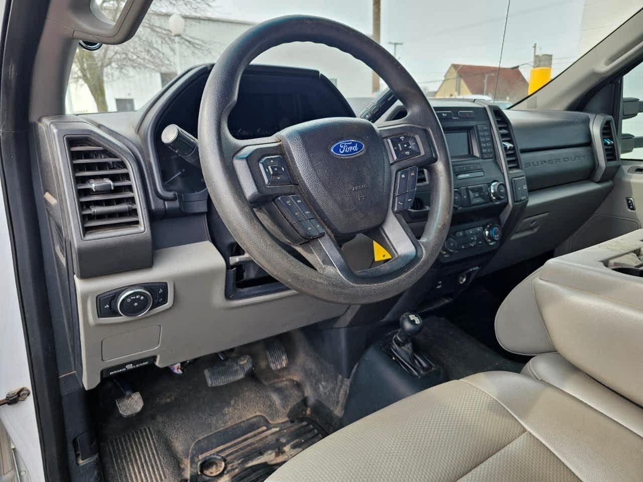 Ford Super Duty F-550 DRW XL 4WD SuperCab 168" WB 60" CA 2019