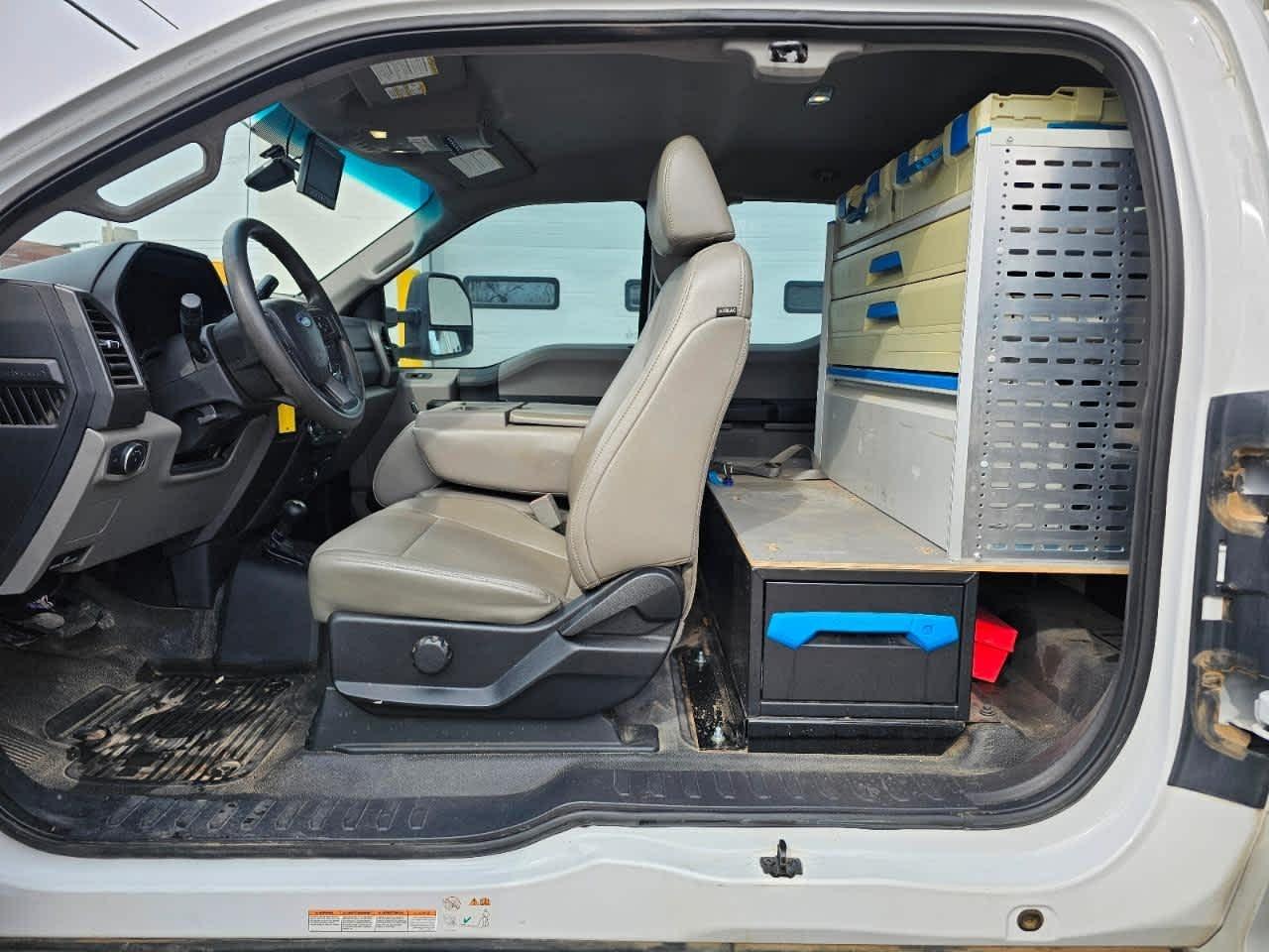 Ford Super Duty F-550 DRW XL 4WD SuperCab 168" WB 60" CA 2019