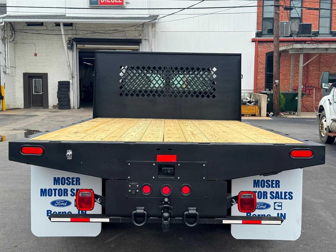 Ford Super Duty F-550 DRW XL 4WD Crew Cab 179" WB 60" CA 2019