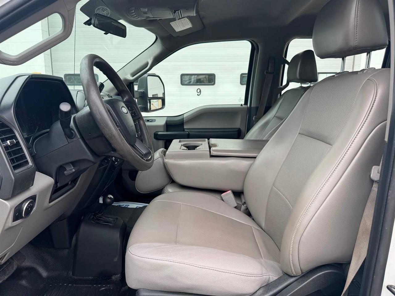 Ford Super Duty F-550 DRW XL 4WD Crew Cab 179" WB 60" CA 2019