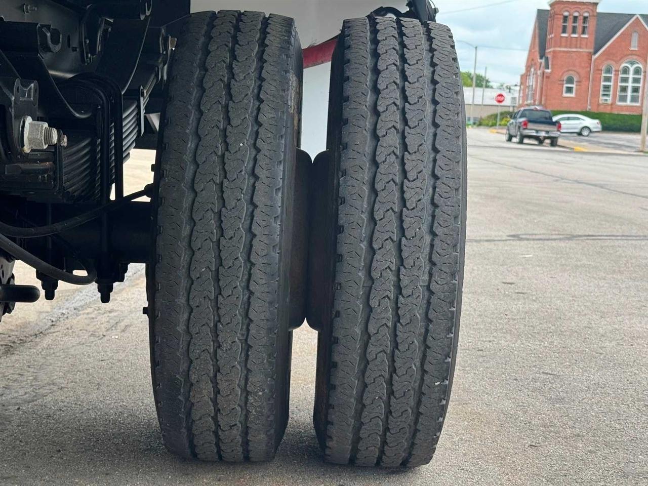 Ford Super Duty F-550 DRW XL 4WD Crew Cab 179" WB 60" CA 2019