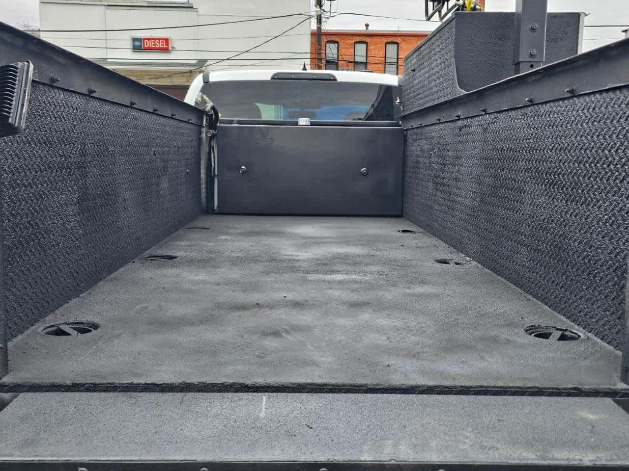 Ford Super Duty F-550 DRW XLT 4WD SuperCab 192" WB 84" CA 2017
