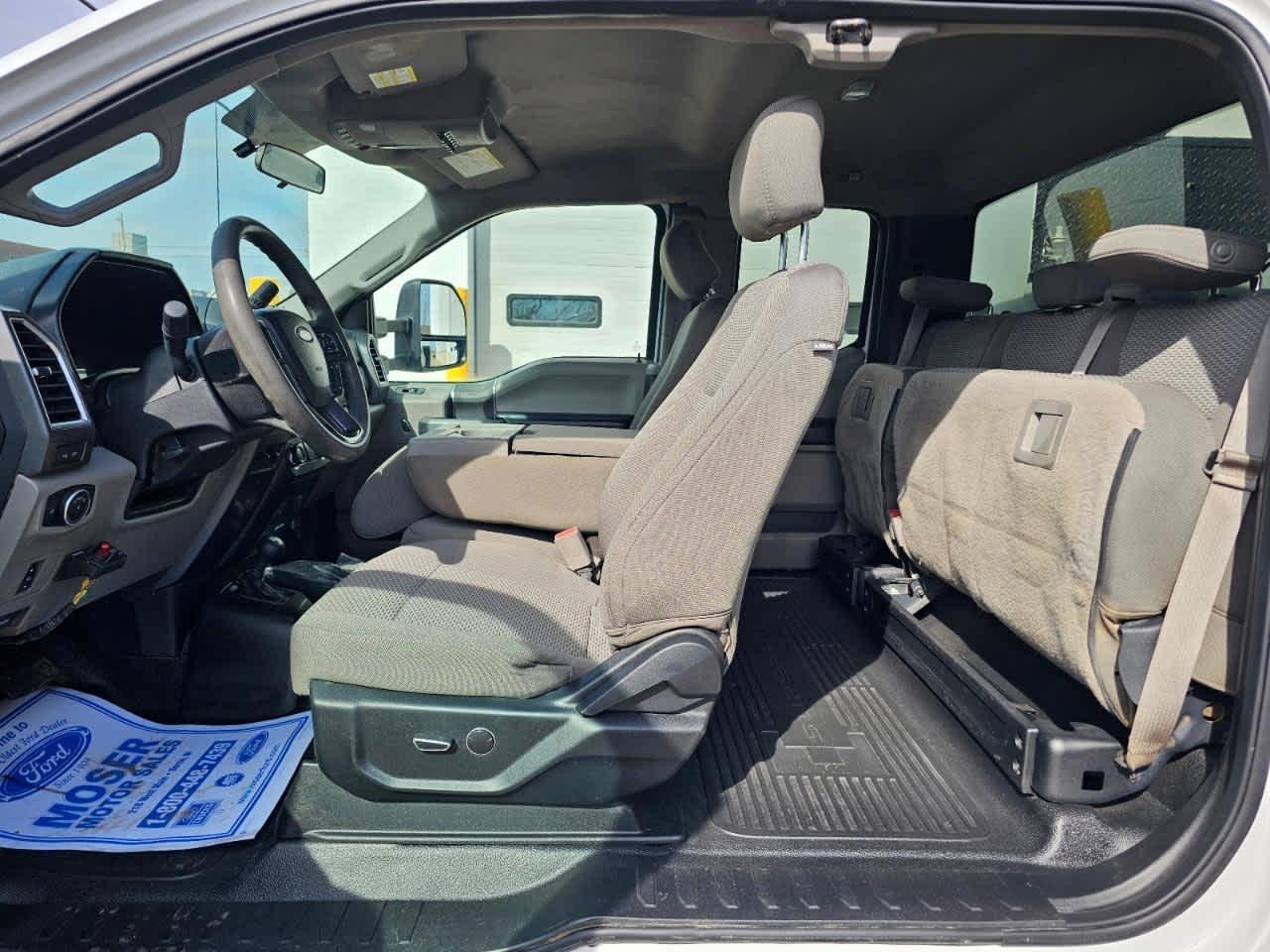 Ford Super Duty F-550 DRW XLT 4WD SuperCab 192" WB 84" CA 2017