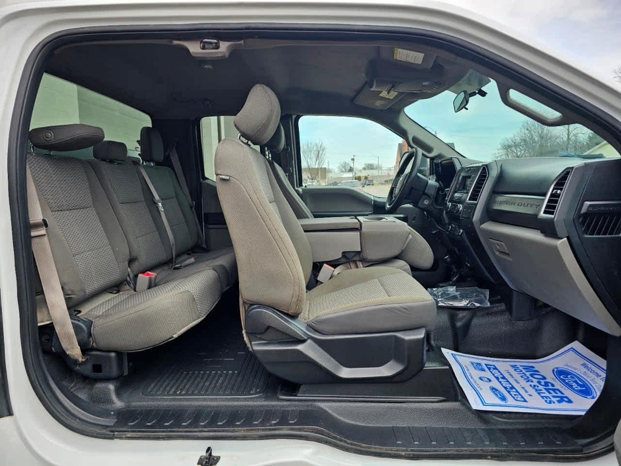 Ford Super Duty F-550 DRW XLT 4WD SuperCab 192" WB 84" CA 2017