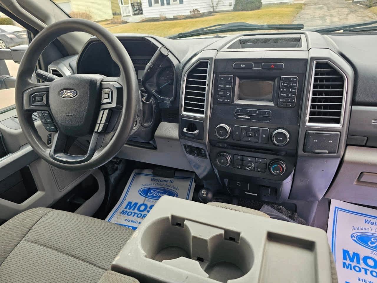 Ford Super Duty F-550 DRW XLT 4WD SuperCab 192" WB 84" CA 2017
