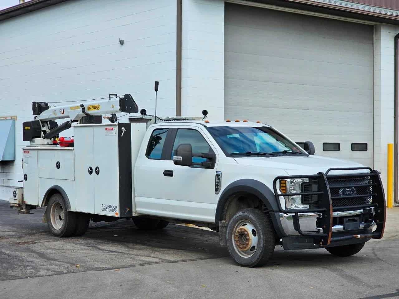 Ford Super Duty F-550 DRW XL 4WD SuperCab 168" WB 60" CA 2019