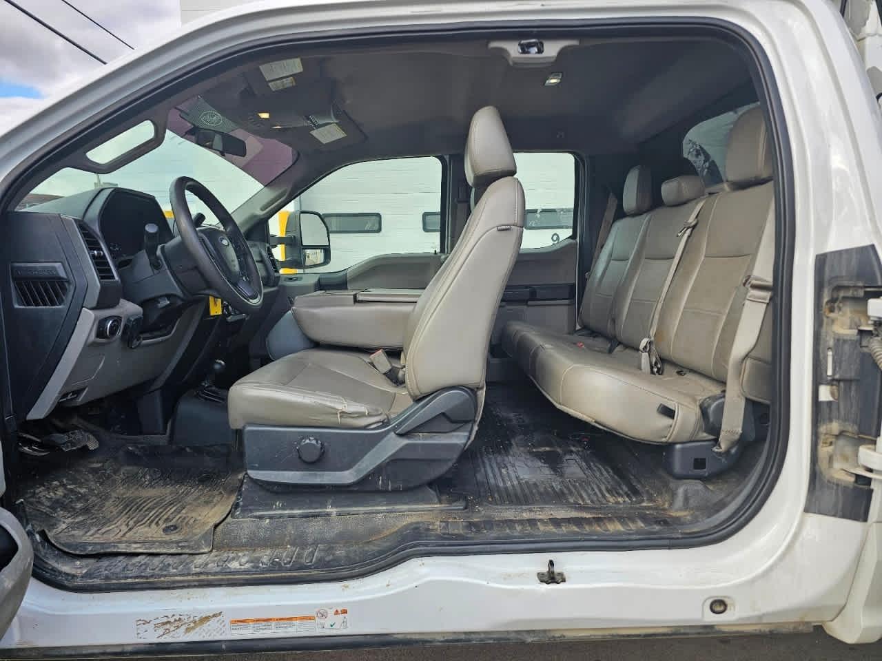 Ford Super Duty F-550 DRW XL 4WD SuperCab 168" WB 60" CA 2019