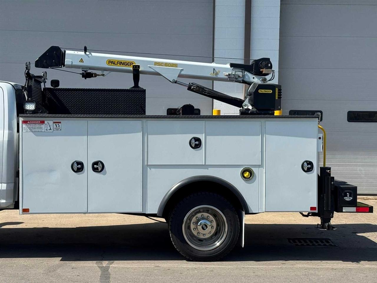 Ford Super Duty F-550 DRW XL 4WD SuperCab 168" WB 60" CA 2019
