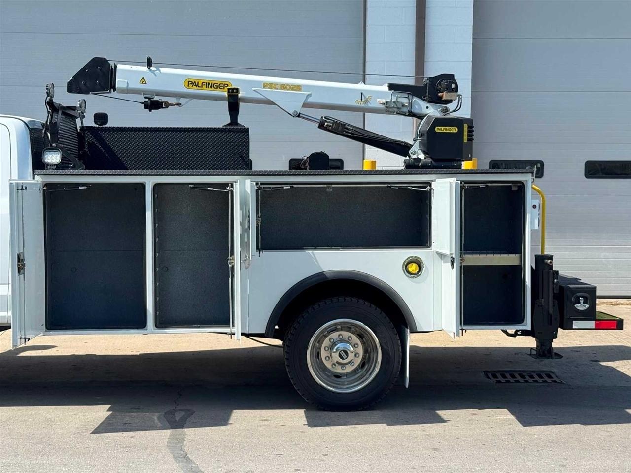 Ford Super Duty F-550 DRW XL 4WD SuperCab 168" WB 60" CA 2019