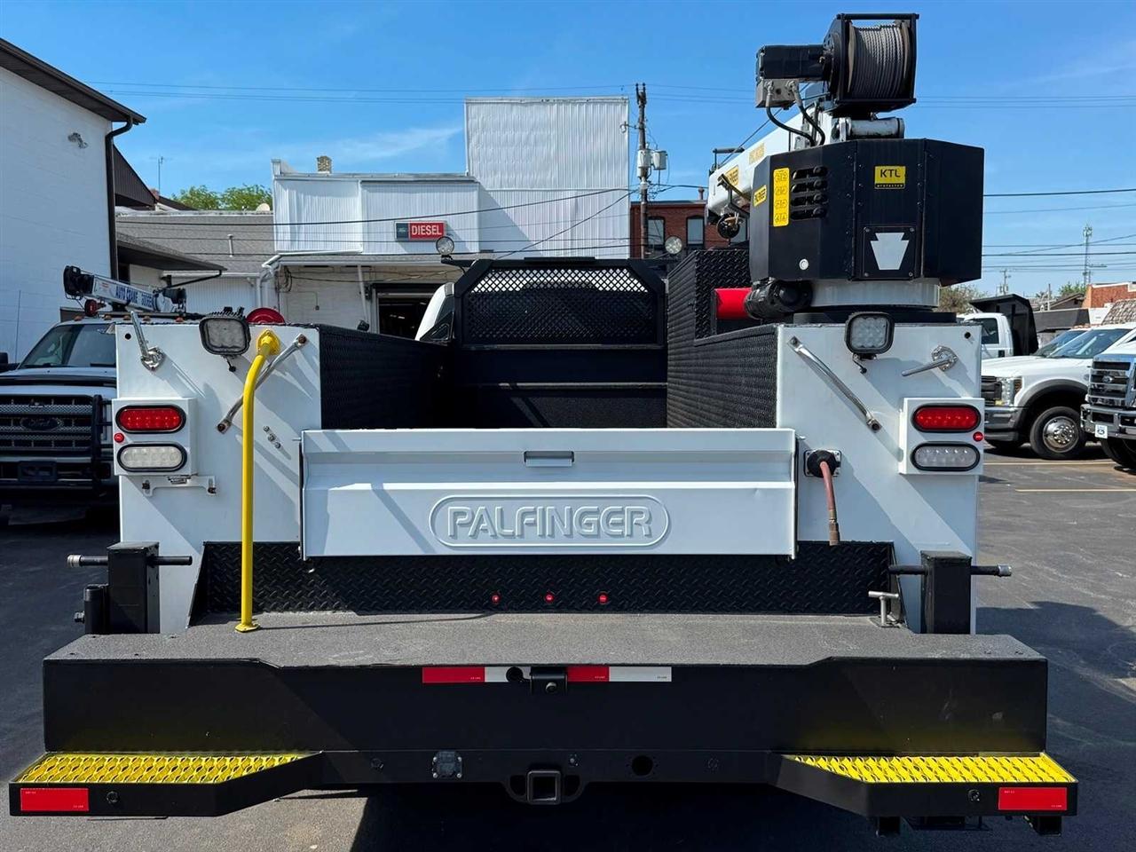 Ford Super Duty F-550 DRW XL 4WD SuperCab 168" WB 60" CA 2019