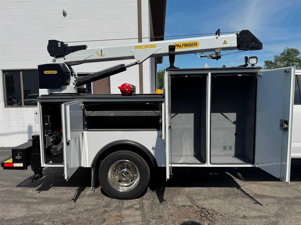 Ford Super Duty F-550 DRW XL 4WD SuperCab 168" WB 60" CA 2019
