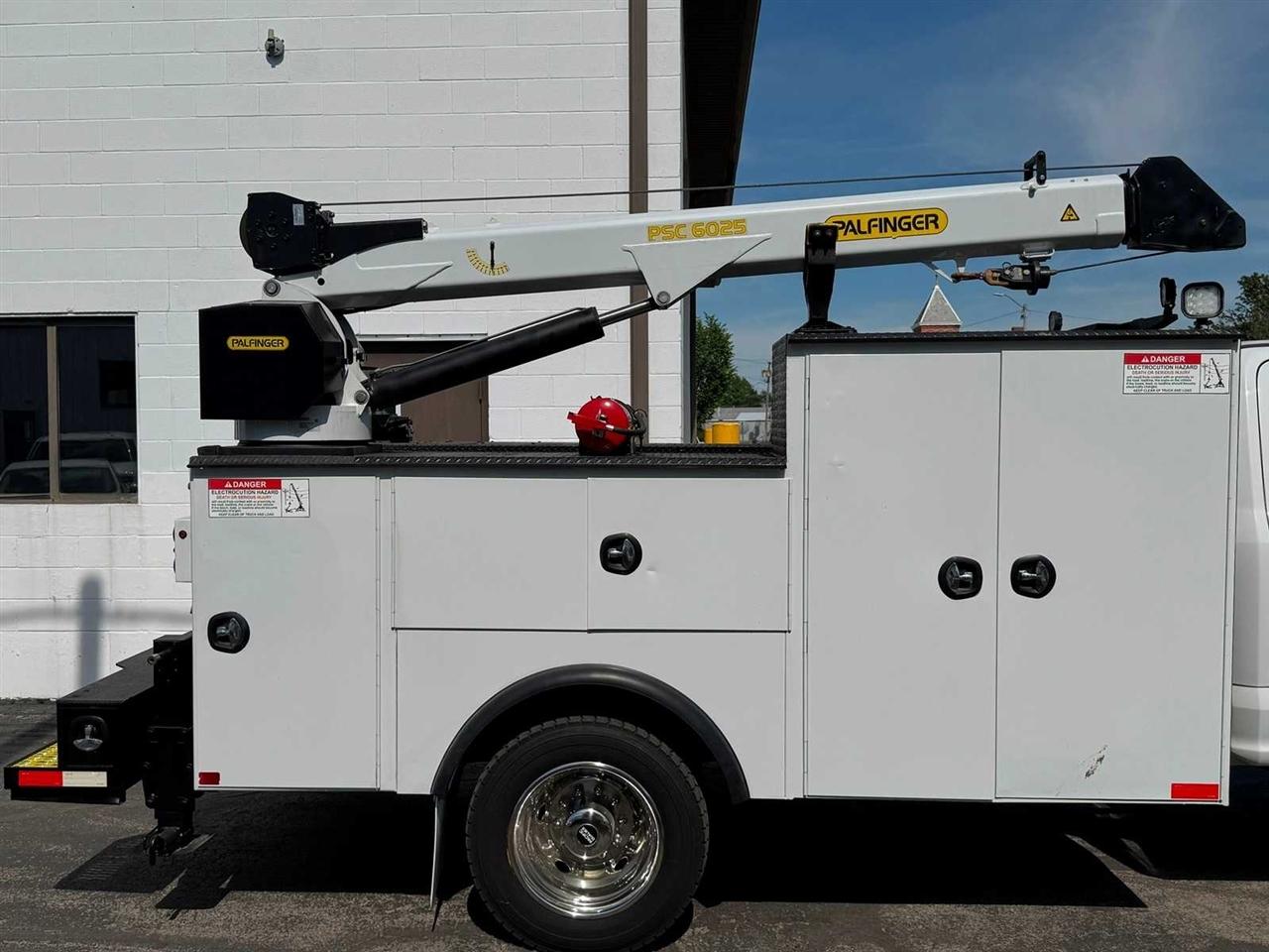 Ford Super Duty F-550 DRW XL 4WD SuperCab 168" WB 60" CA 2019