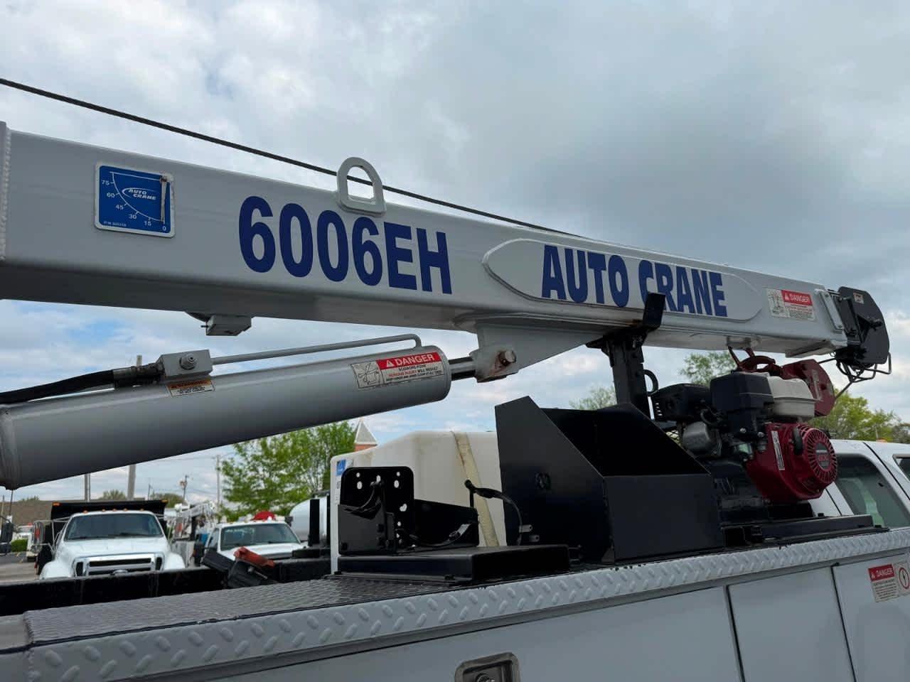 Ford Super Duty F-550 DRW 4WD SuperCab 186" WB 84" CA XLT 2016