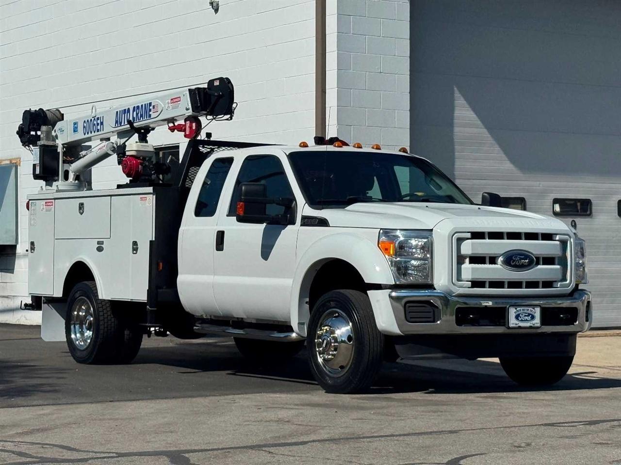 Ford Super Duty F-550 DRW 4WD SuperCab 186" WB 84" CA XLT 2016