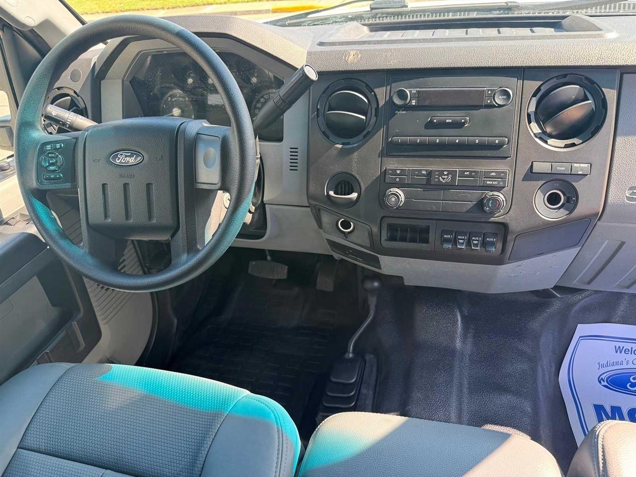 Ford Super Duty F-550 DRW 4WD SuperCab 186" WB 84" CA XLT 2016