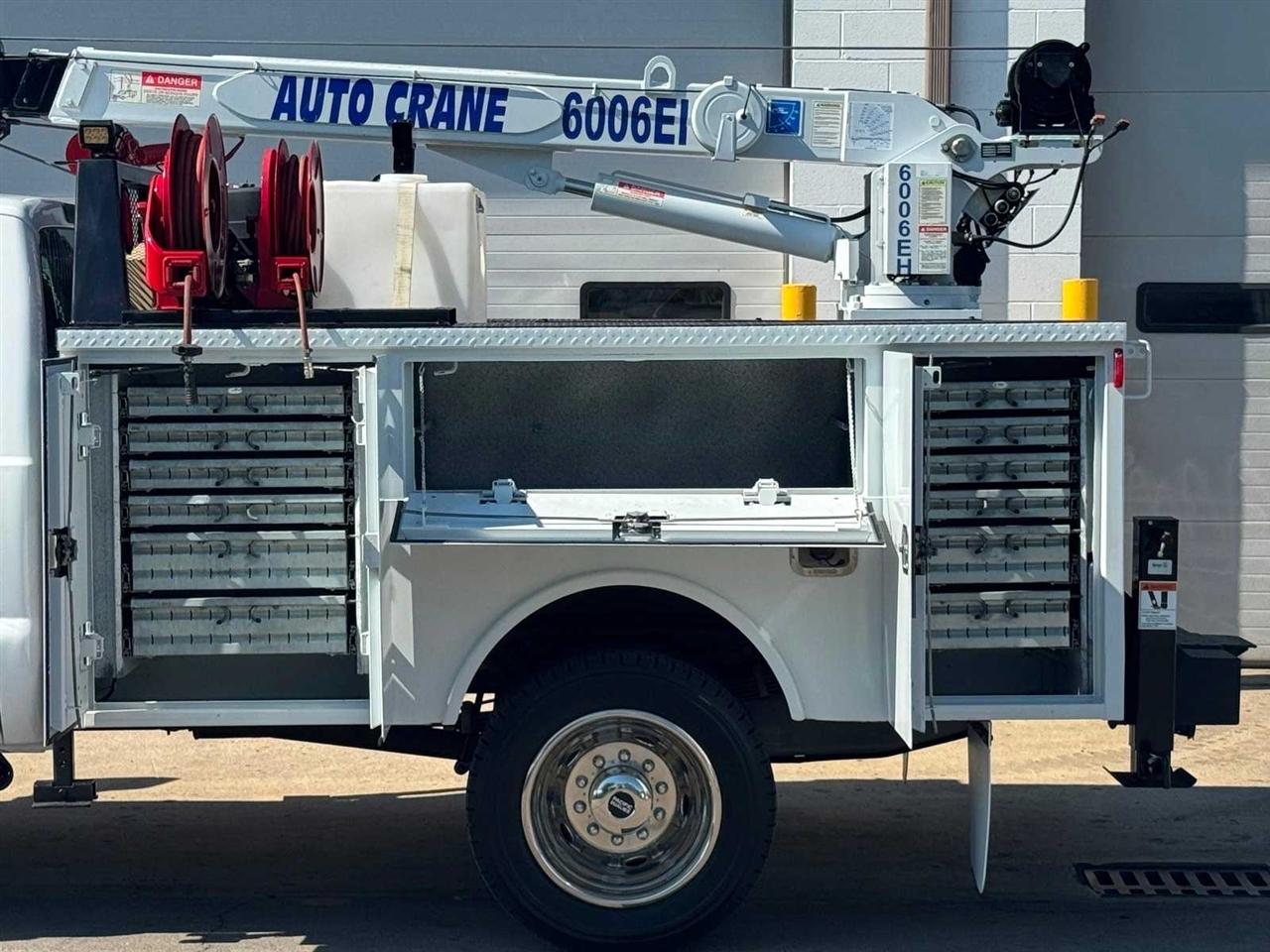 Ford Super Duty F-550 DRW 4WD SuperCab 186" WB 84" CA XLT 2016