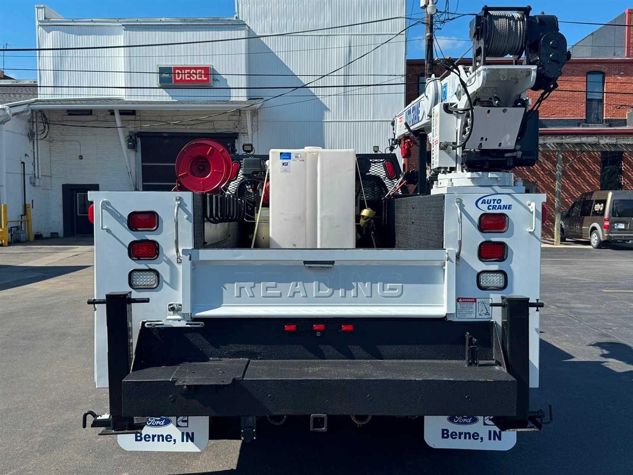 Ford Super Duty F-550 DRW 4WD SuperCab 186" WB 84" CA XLT 2016