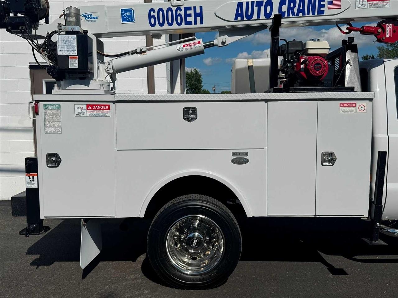 Ford Super Duty F-550 DRW 4WD SuperCab 186" WB 84" CA XLT 2016