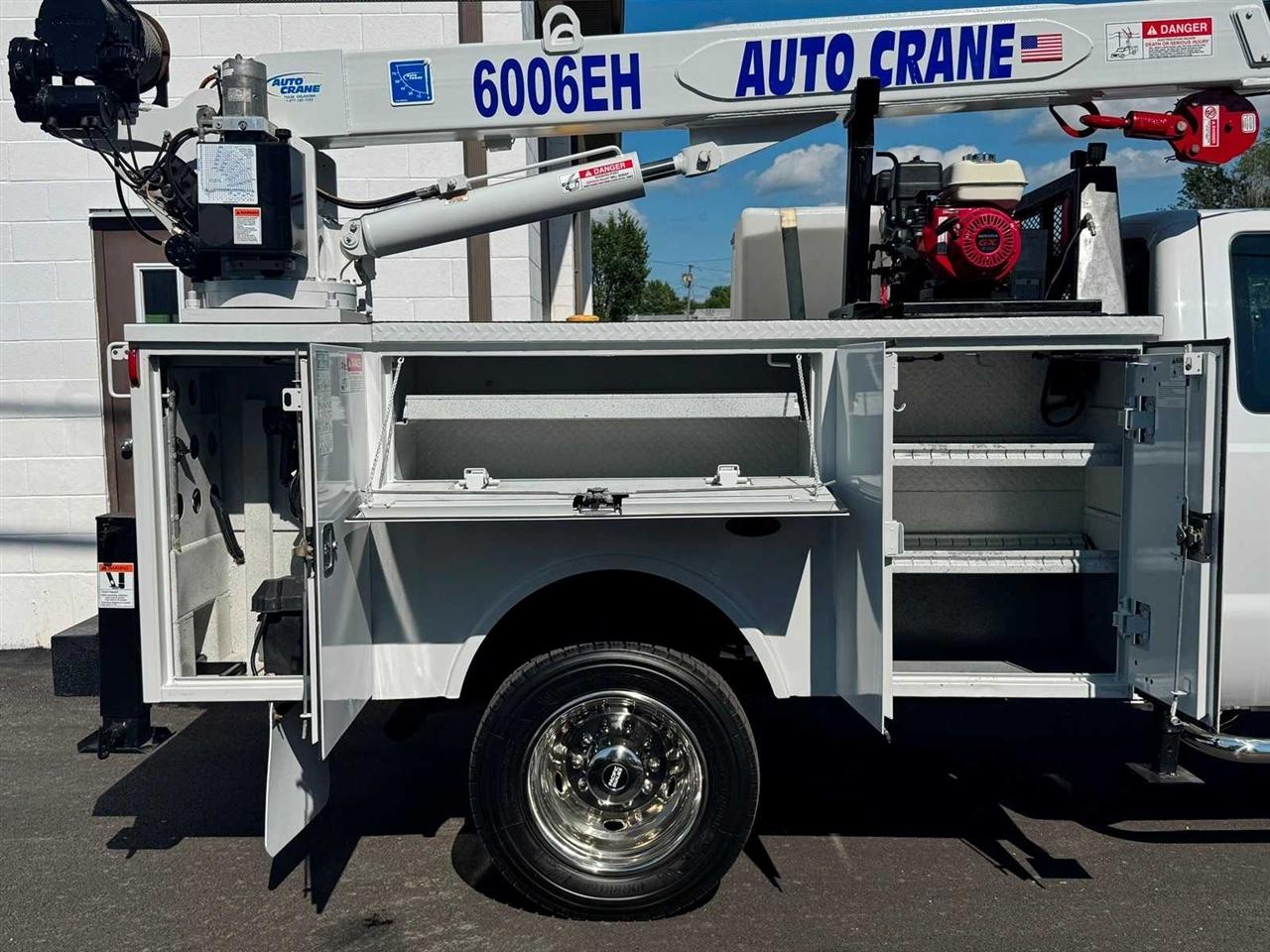 Ford Super Duty F-550 DRW 4WD SuperCab 186" WB 84" CA XLT 2016
