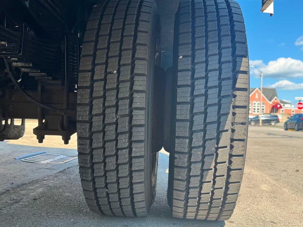 Ford Super Duty F-550 DRW 4WD SuperCab 186" WB 84" CA XLT 2016