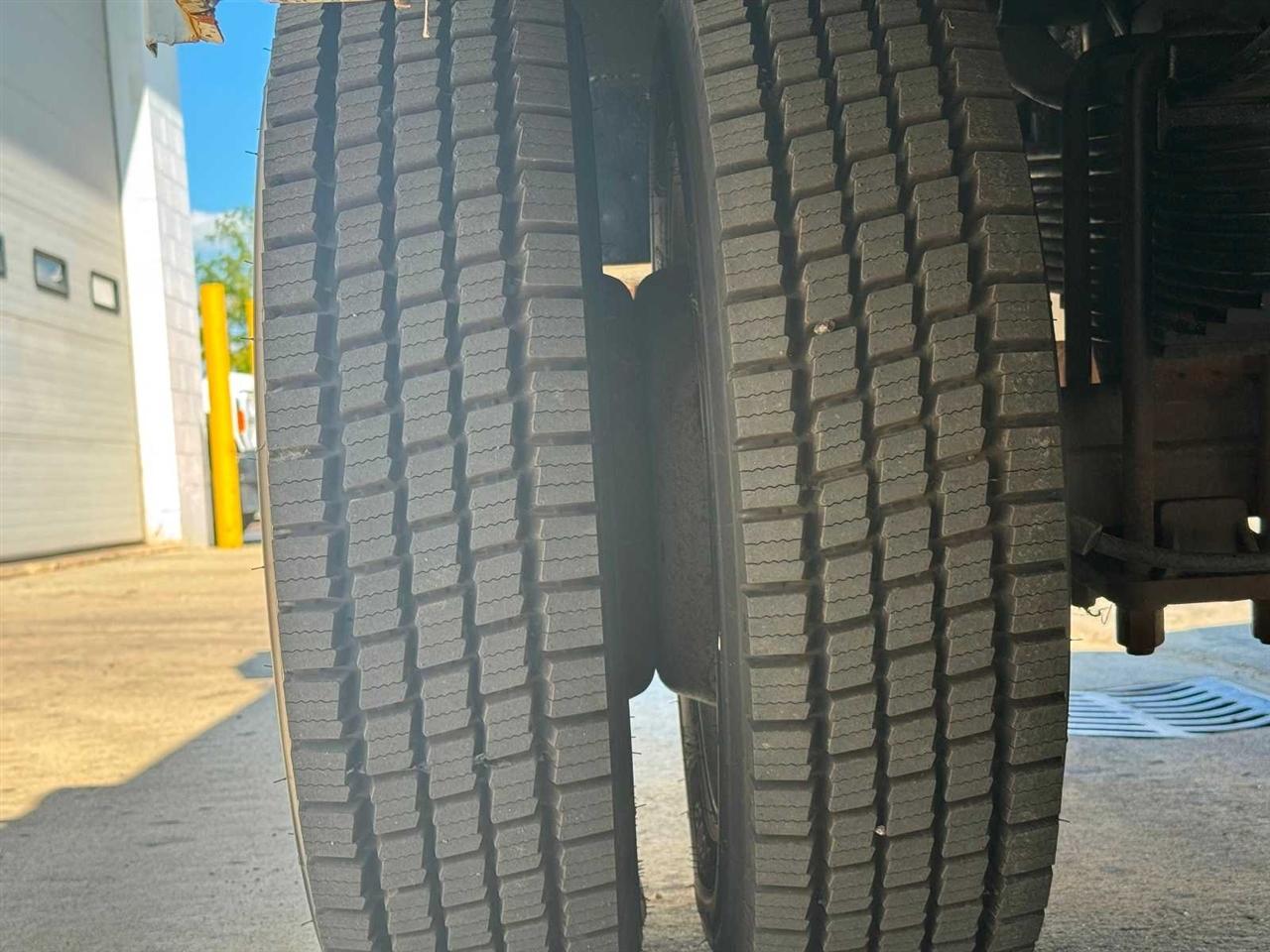 Ford Super Duty F-550 DRW 4WD SuperCab 186" WB 84" CA XLT 2016