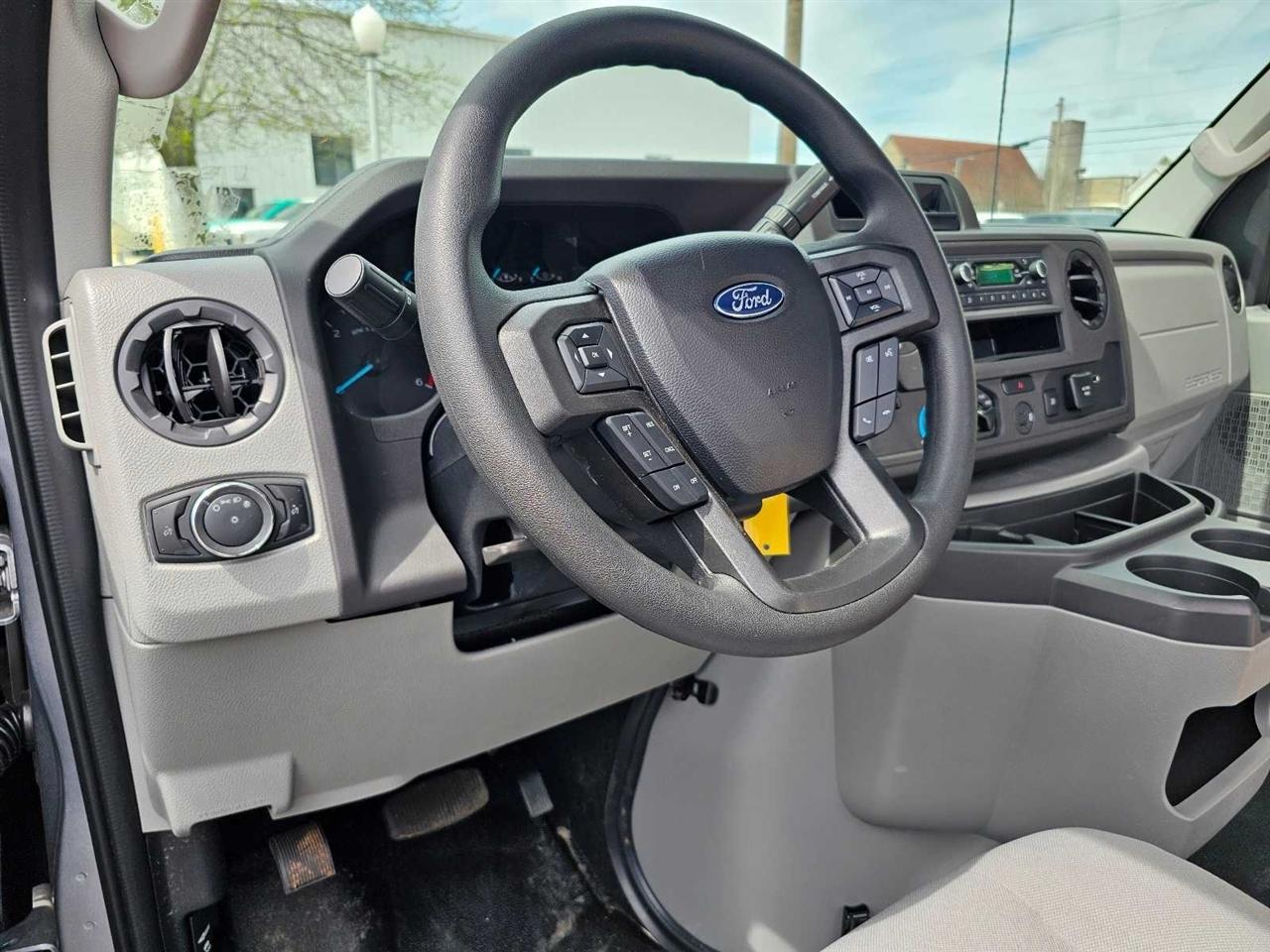 Ford E-Series Cutaway E-450 DRW 158" WB 2027
