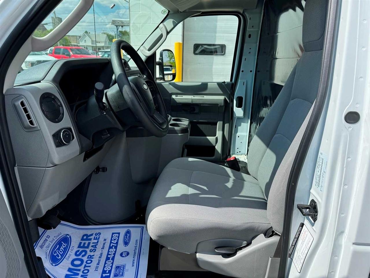 Ford E-Series Cutaway E-350 SRW 138" WB 2027