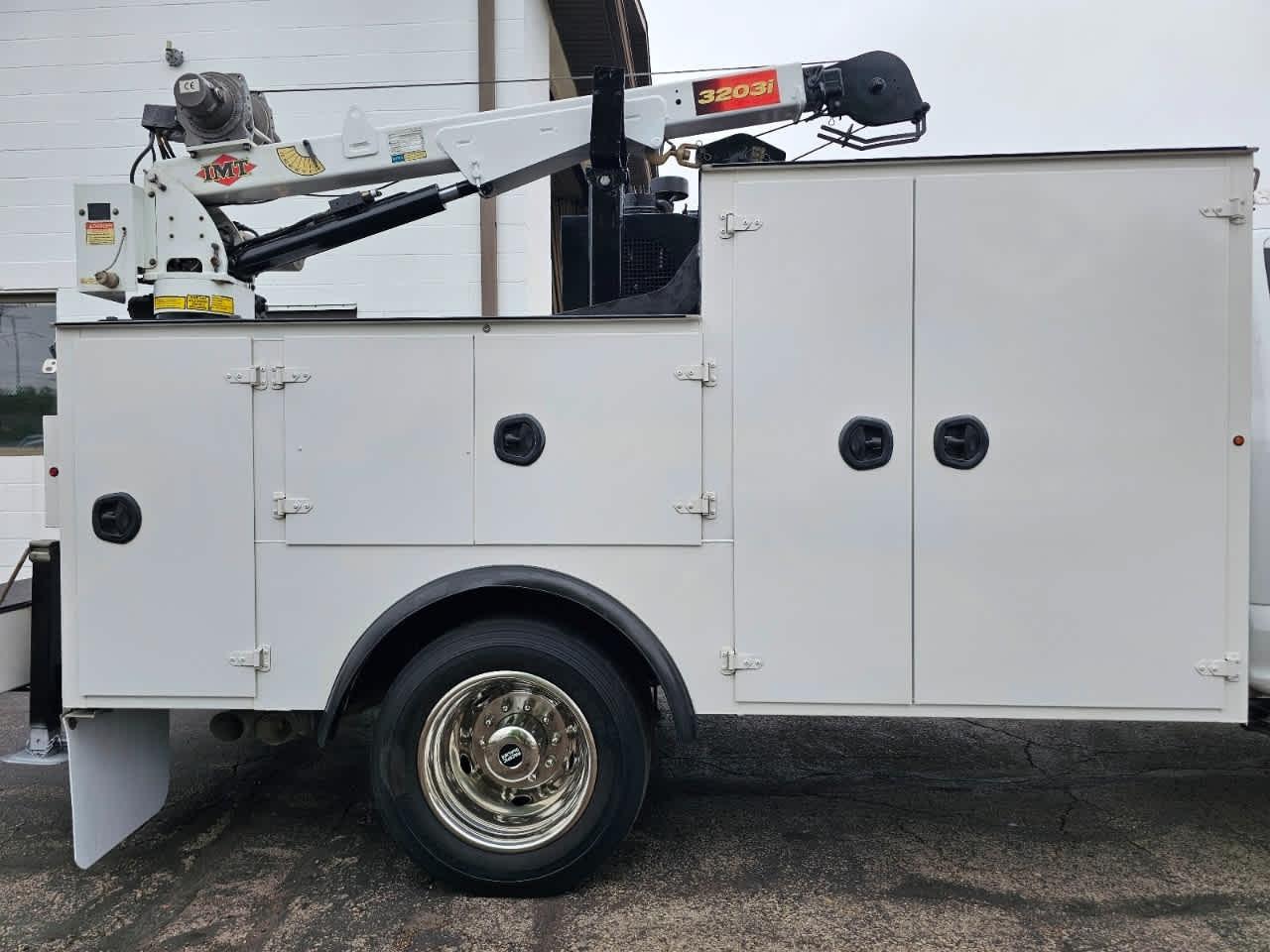 Ford Super Duty F-550 DRW XL 4WD Reg Cab 145" WB 60" CA 2017