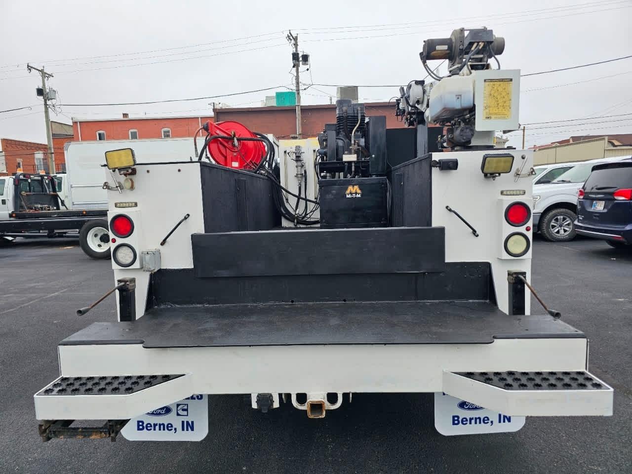 Ford Super Duty F-550 DRW XL 4WD Reg Cab 145" WB 60" CA 2017