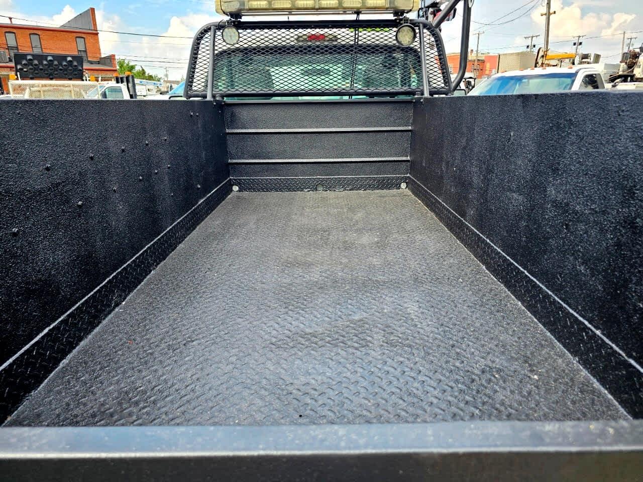 Ford Super Duty F-550 DRW 4WD Reg Cab 141" WB 60" CA XL 2011