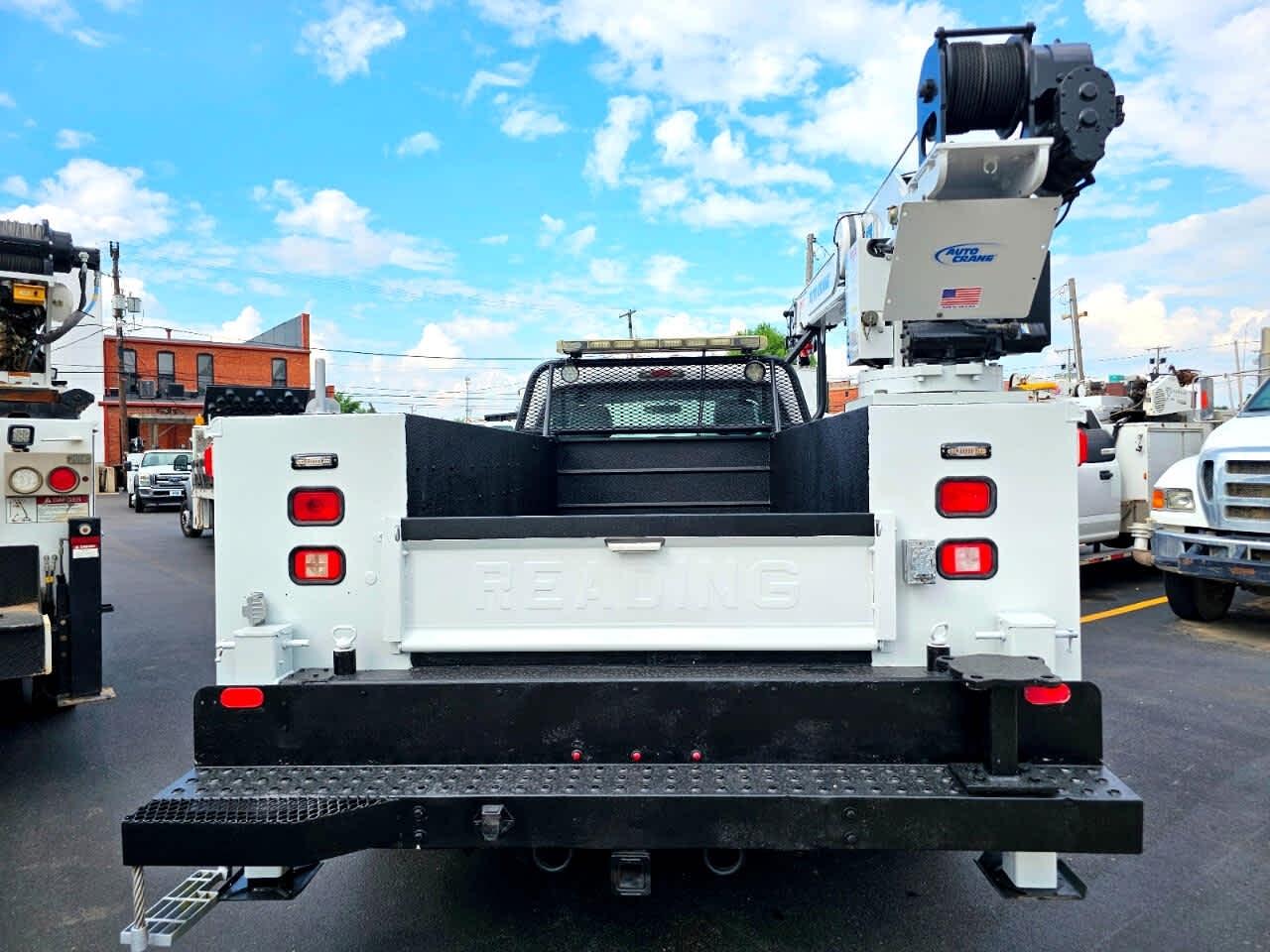 Ford Super Duty F-550 DRW 4WD Reg Cab 141" WB 60" CA XL 2011