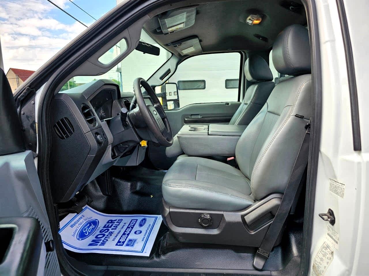 Ford Super Duty F-550 DRW 4WD Reg Cab 141" WB 60" CA XL 2011