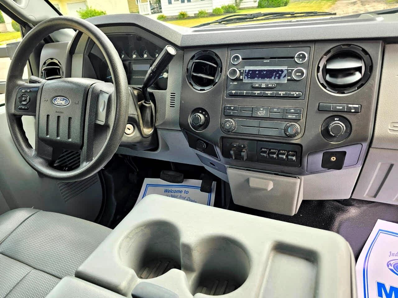 Ford Super Duty F-550 DRW 4WD Reg Cab 141" WB 60" CA XL 2011