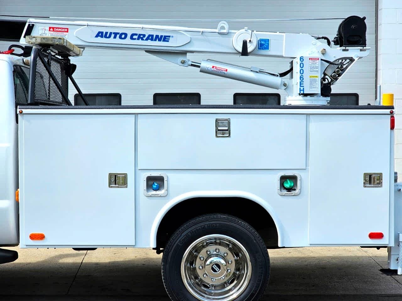 Ford Super Duty F-550 DRW 4WD Reg Cab 141" WB 60" CA XL 2011