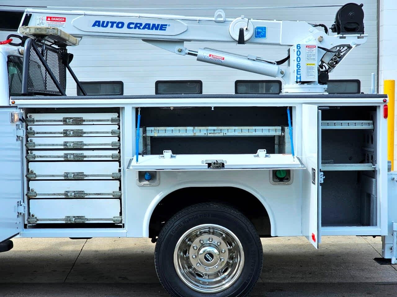 Ford Super Duty F-550 DRW 4WD Reg Cab 141" WB 60" CA XL 2011