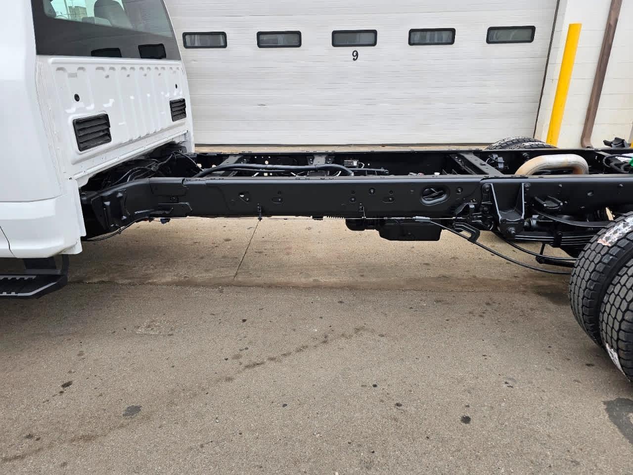Ford Super Duty F-550 DRW XL 2WD Reg Cab 145" WB 60" CA 2018