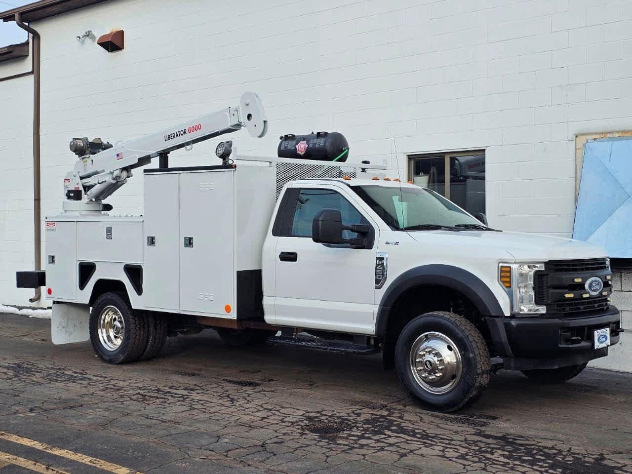 Ford Super Duty F-450 DRW XL 2WD Reg Cab 145" WB 60" CA 2018