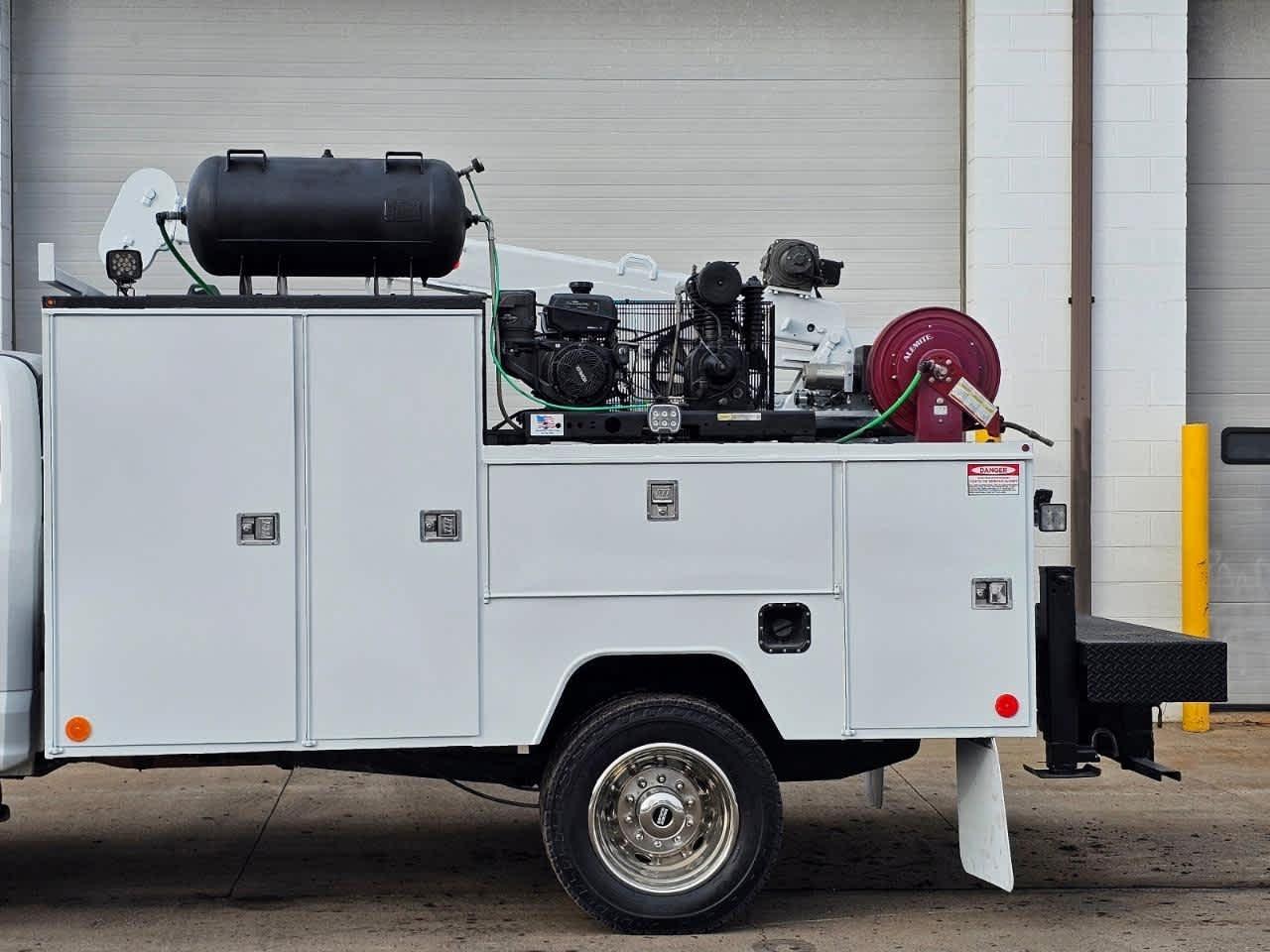 Ford Super Duty F-450 DRW XL 2WD Reg Cab 145" WB 60" CA 2018